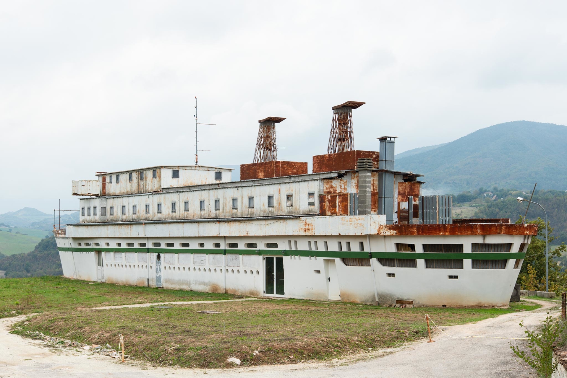 boat restaurant